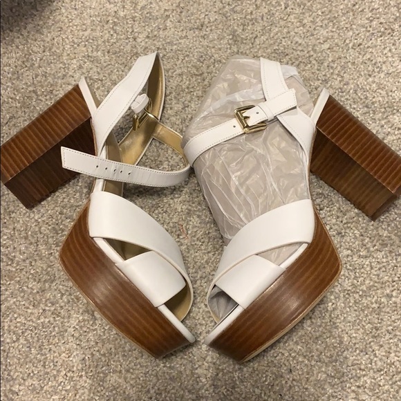 New 7.5 white Michael Kors shoes - Picture 5 of 5